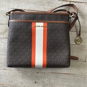 Michael Kors Purse & Wallet/Wristlet